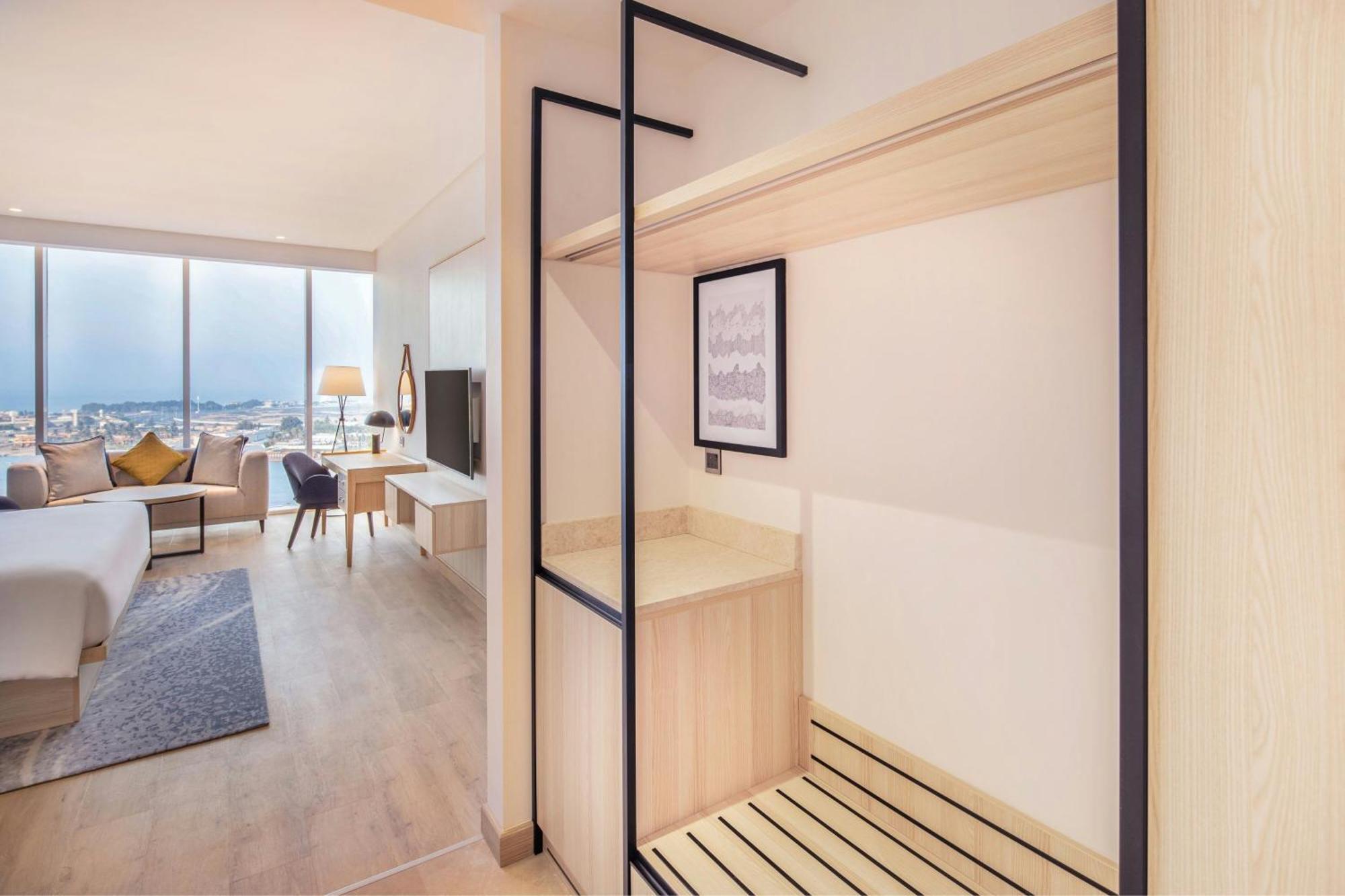 Four Points By Sheraton Jeddah Corniche Exterior photo